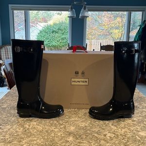 Hunter Black tall boots size US8 NEVER WORN!